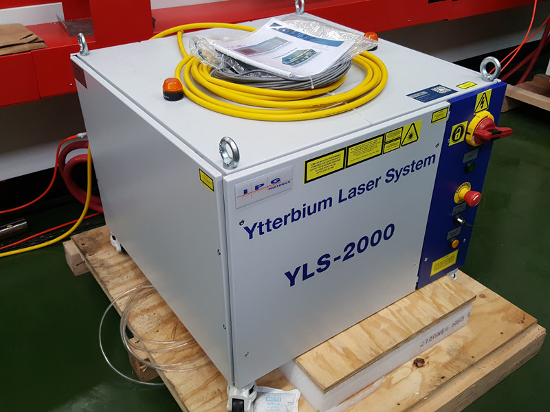 Lézer IPG YLS-2000 watt lézerforrás 2 kW-os áttöréses lézervágóhoz